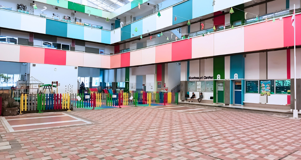 Lapangan Dalam Sekolah 